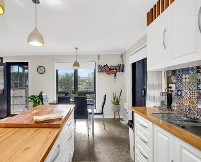 /international/au/10-doepel-place-st-helens-tas-150871368/