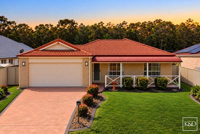 /international/au/32-protea-drive-bongaree-qld-152638596/