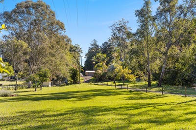 /international/au/69-malones-road-kiels-mountain-qld-148442192/