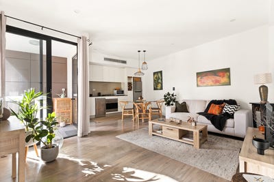 /international/au/5-4-livingstone-road-petersham-nsw-151096400/