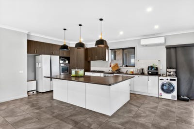 /international/au/3-4-cortona-place-waurn-ponds-vic-151048960/