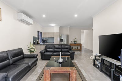 /international/au/30-percy-earl-crescent-pimpama-qld-151521368/