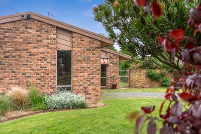 /international/au/38-vale-street-alfredton-vic-152647348/