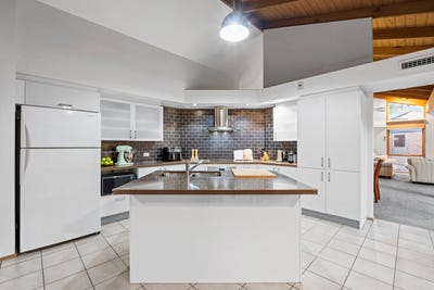 /international/au/9-eskdale-court-eltham-north-vic-150989432/