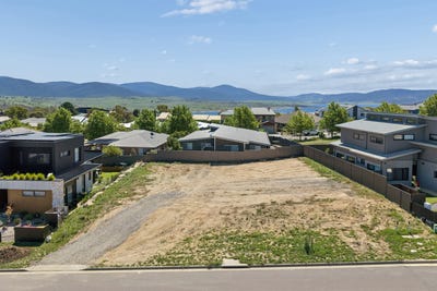 /international/au/9-alice-street-jindabyne-nsw-204477012/