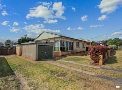 /international/au/8-leawarra-street-wilsonton-qld-152299008/