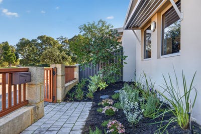 /international/au/13-kaalak-lane-mandurah-wa-151256848/