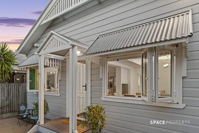 /international/au/23-middle-street-highgate-hill-qld-151056040/