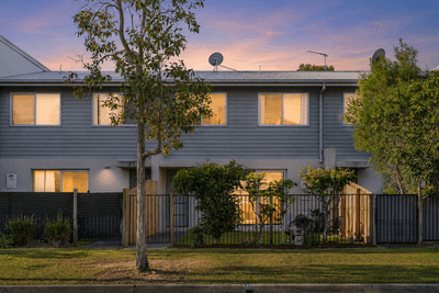 /international/au/11-45-christopher-street-pimpama-qld-151639864/
