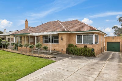 /international/au/76-high-street-lismore-vic-152504856/