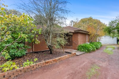 /international/au/8-zeal-street-new-gisborne-vic-151247728/