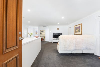 /international/au/4-11-eric-fenning-drive-surf-beach-nsw-152340364/