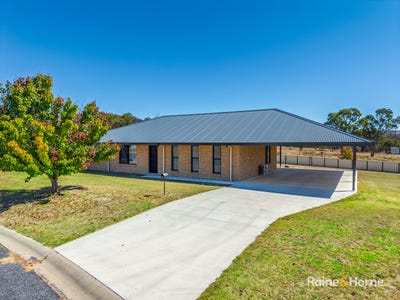 /international/au/5-parkes-drive-tenterfield-nsw-151031584/