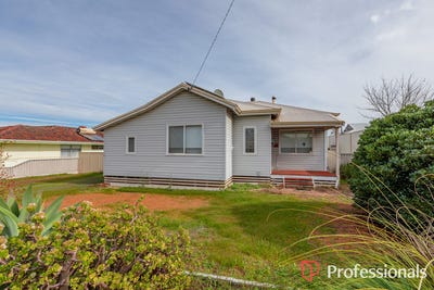 /international/au/11-devon-street-manjimup-wa-151379172/