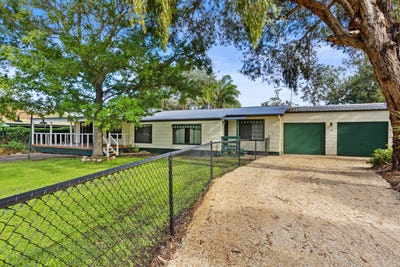 /international/au/1-pinson-court-williamstown-sa-150796328/