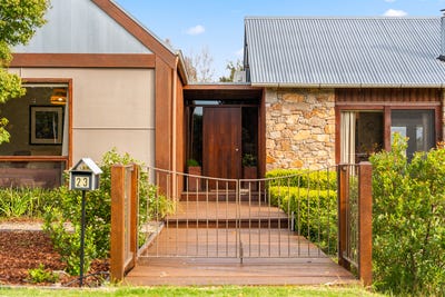 /international/au/23-wilson-street-braidwood-nsw-152570580/