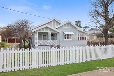 /international/au/156-hawker-street-quirindi-nsw-152108800/