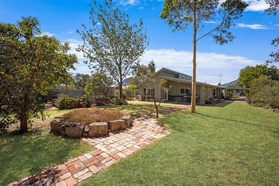 /international/au/77-martin-street-dunkeld-vic-150933656/