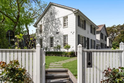 /international/au/1-111-kooyongkoot-road-hawthorn-vic-152633920/