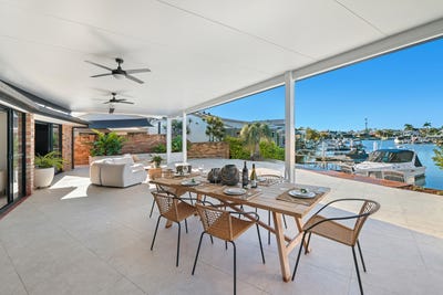 /international/au/4-cockleshell-court-runaway-bay-qld-148373468/