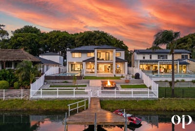 /international/au/20-coolong-crescent-carrara-qld-151116948/