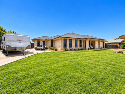 /international/au/1-cameron-street-chinchilla-qld-152532080/
