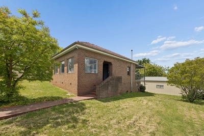 /international/au/6-lynch-street-young-nsw-152695352/