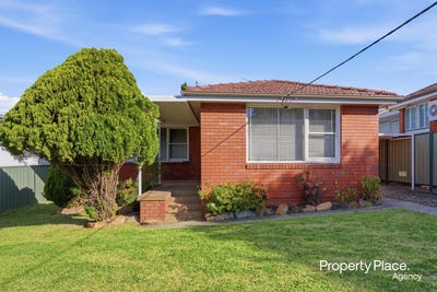 /international/au/24-thomas-street-picnic-point-nsw-151172112/