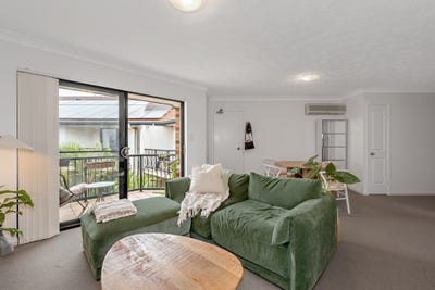 /international/au/37-84-86-high-street-southport-qld-151182896/