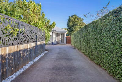 /international/au/2-213-new-england-highway-harlaxton-qld-151401436/