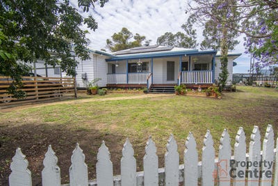 /international/au/13-azalea-court-dalby-qld-151483876/