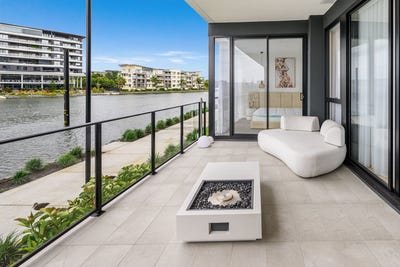 /international/au/1104-10-sickle-avenue-hope-island-qld-151446368/