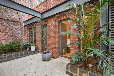 /international/au/12-31-york-street-richmond-vic-148472052/