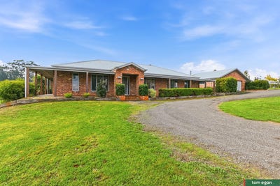 /international/au/7-monarch-close-kinglake-west-vic-150863412/