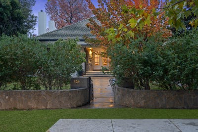 /international/au/438-bellevue-street-north-albury-nsw-148117012/