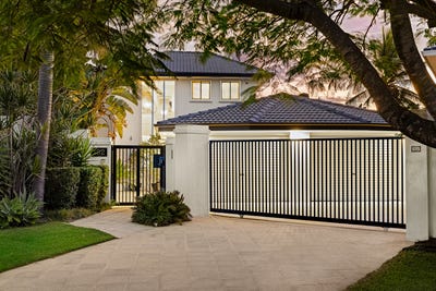 /international/au/132-amalfi-drive-isle-of-capri-qld-147926028/