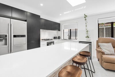 /international/au/1-10-mollys-place-currumbin-waters-qld-152349716/