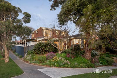 /international/au/32-binnak-drive-watsonia-north-vic-152334364/