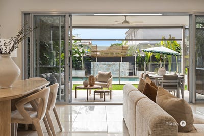 /international/au/73a-elliott-street-hawthorne-qld-151026032/