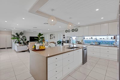 /international/au/232-96-village-way-little-mountain-qld-152367704/