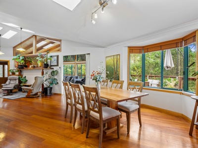 /international/au/9-cicero-court-blackmans-bay-tas-151137244/