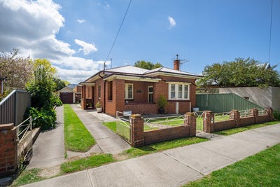 /international/au/81-piper-street-bathurst-nsw-152582324/