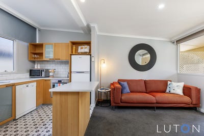 /international/au/20-47-mcmillan-crescent-griffith-act-148706976/