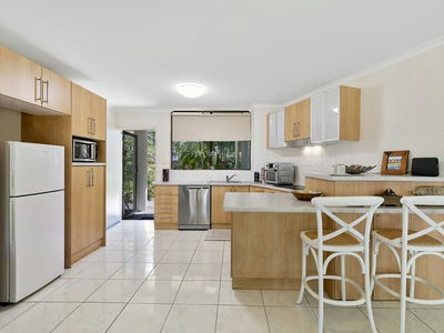 /international/au/1-35-37-sims-esplanade-yorkeys-knob-qld-148287000/