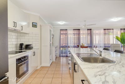/international/au/10-keith-court-sandstone-point-qld-152014740/