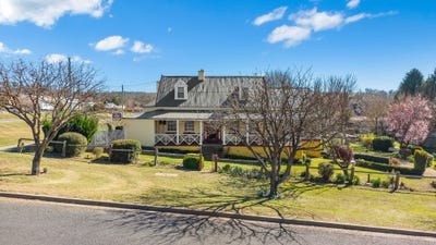 /international/au/3e-7e-hill-street-walcha-nsw-152395804/