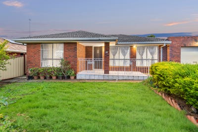 /international/au/59-bicentennial-crescent-meadow-heights-vic-150855720/