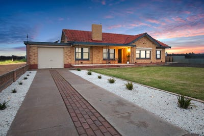 /international/au/178-hardy-road-waikerie-sa-151646236/
