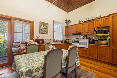 /international/au/126-128-green-street-lockhart-nsw-148617828/