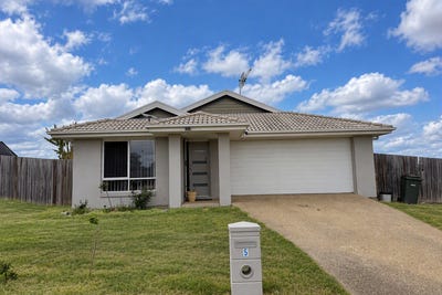 /international/au/5-charles-darwin-drive-monto-qld-152722924/